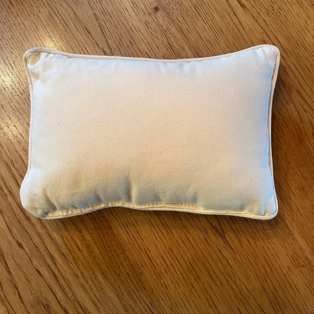Throw Pillow Winter Do you see what I see?